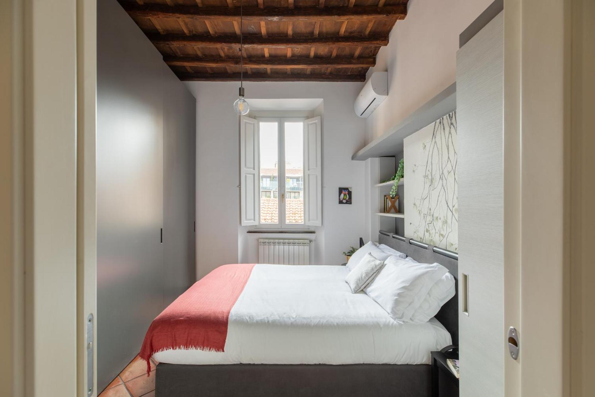 Iflat Trevi Charm, Elegant & Comfy Escape Rom